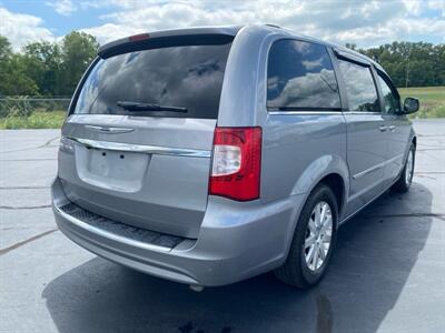 2013 Chrysler Town & Country Touring   - Photo 5 - Cahokia, IL 62206