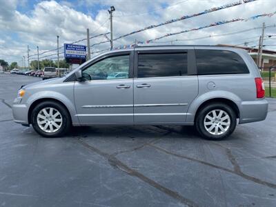 2013 Chrysler Town & Country Touring   - Photo 8 - Cahokia, IL 62206