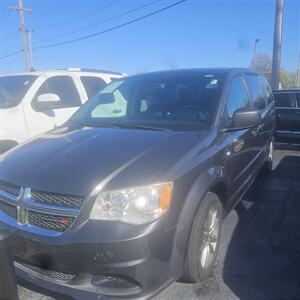 2014 Dodge Grand Caravan SXT   - Photo 1 - Belleville, IL 62223