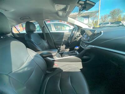 2017 Chevrolet Volt LT   - Photo 8 - Belleville, IL 62226