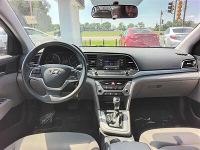 2017 Hyundai ELANTRA SE   - Photo 5 - Cahokia, IL 62206