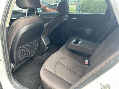2019 Kia Optima LX   - Photo 9 - Fairview Heights, IL 62208