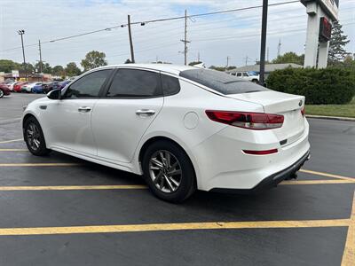 2019 Kia Optima LX   - Photo 5 - Fairview Heights, IL 62208
