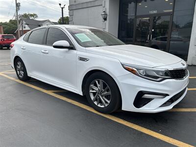 2019 Kia Optima LX   - Photo 2 - Fairview Heights, IL 62208