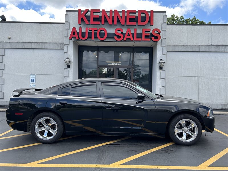 2012 Dodge Charger SXT - Photo 1 - Fairview Heights, IL 62208