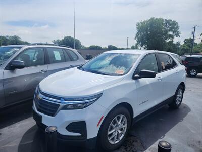 2022 Chevrolet Equinox LS   - Photo 2 - Cahokia, IL 62206