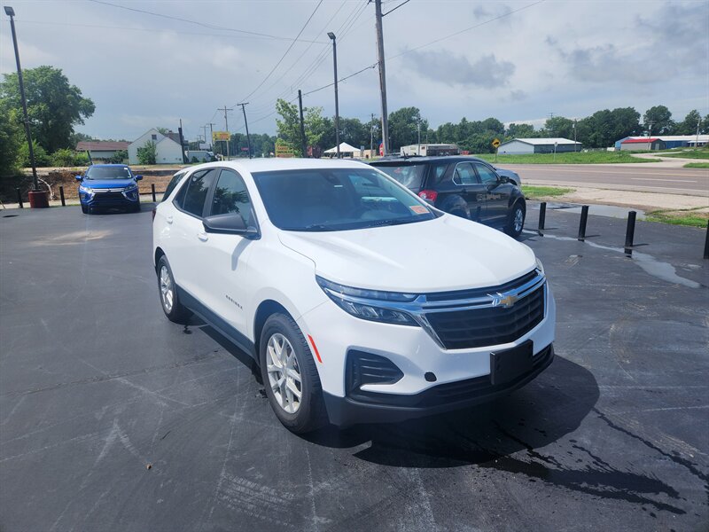 2022 Chevrolet Equinox LS - Photo 1 - Cahokia, IL 62206