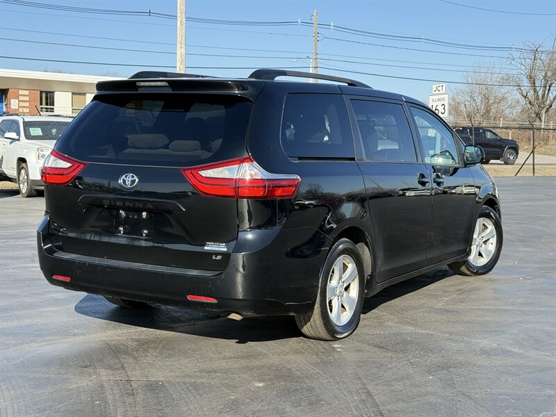 2015 Toyota Sienna LE 7-Passenger Auto Access Seat - Photo 8 - Cahokia, IL 62206