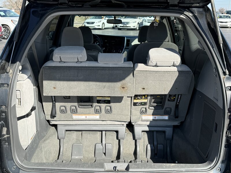 2015 Toyota Sienna LE 7-Passenger Auto Access Seat - Photo 9 - Cahokia, IL 62206