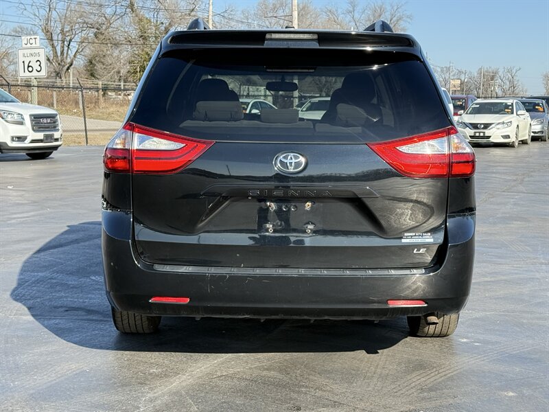 2015 Toyota Sienna LE 7-Passenger Auto Access Seat - Photo 7 - Cahokia, IL 62206