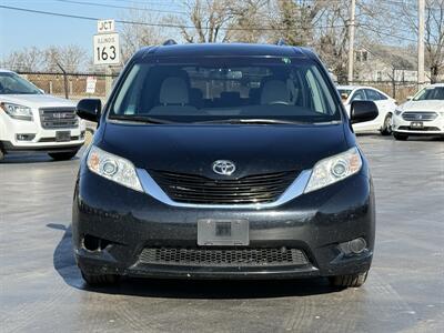 2015 Toyota Sienna LE 7-Passenger Auto Access Seat - Photo 3 - Cahokia, IL 62206
