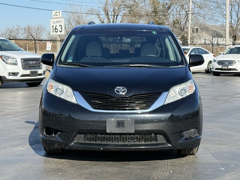 2015 Toyota Sienna LE 7-Passenger Auto Access Seat - Photo 3 - Cahokia, IL 62206