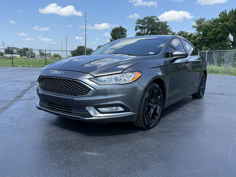 2017 Ford Fusion SE   - Photo 1 - Cahokia, IL 62206