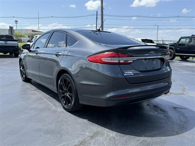 2017 Ford Fusion SE   - Photo 2 - Cahokia, IL 62206