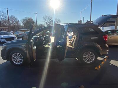 2018 Dodge Journey SXT   - Photo 4 - Belleville, IL 62226
