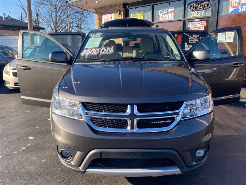 2018 Dodge Journey SXT   - Photo 1 - Belleville, IL 62226