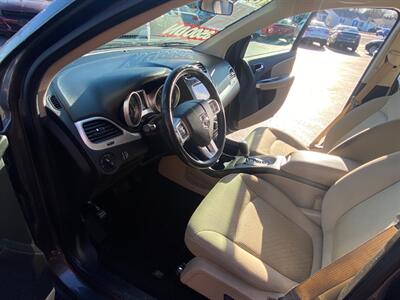 2018 Dodge Journey SXT   - Photo 6 - Belleville, IL 62226