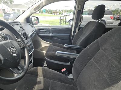 2013 Dodge Grand Caravan SXT   - Photo 3 - Belleville, IL 62223