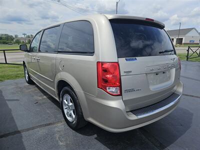 2013 Dodge Grand Caravan SXT   - Photo 4 - Belleville, IL 62223