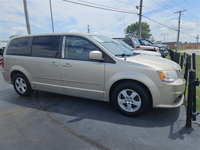 2013 Dodge Grand Caravan SXT   - Photo 2 - Belleville, IL 62223