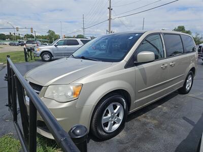 2013 Dodge Grand Caravan SXT   - Photo 1 - Belleville, IL 62223