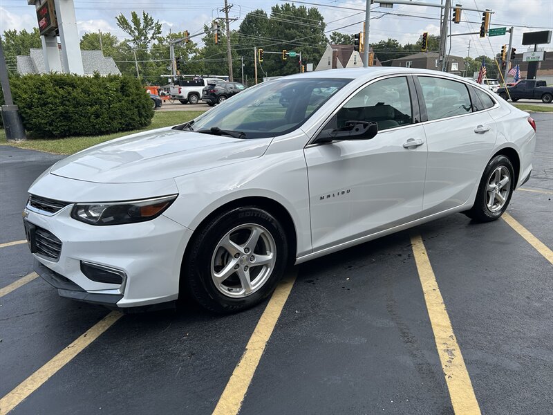 2017 Chevrolet Malibu LS - Photo 3 - Fairview Heights, IL 62208