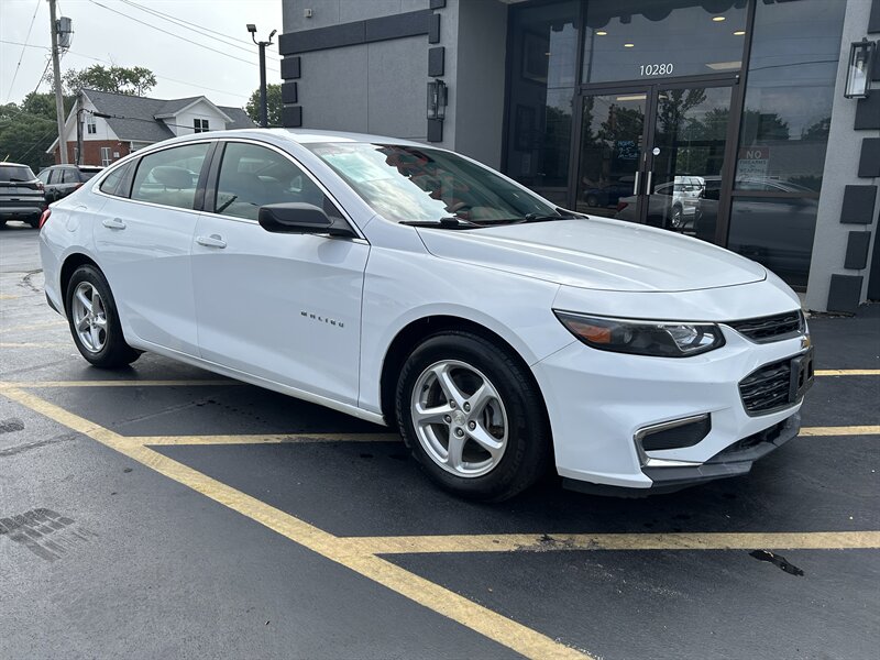 2017 Chevrolet Malibu LS - Photo 2 - Fairview Heights, IL 62208
