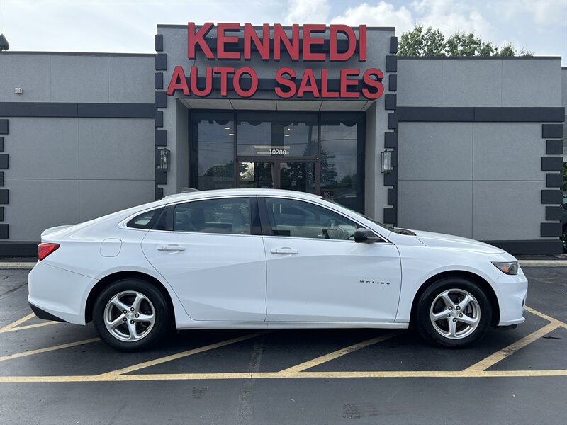 2017 Chevrolet Malibu LS   - Photo 1 - Fairview Heights, IL 62208