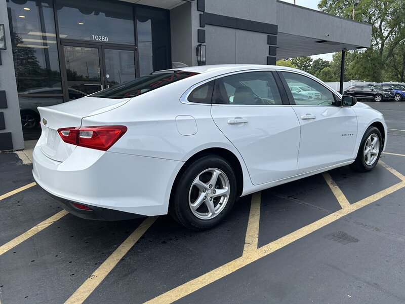 2017 Chevrolet Malibu LS - Photo 4 - Fairview Heights, IL 62208