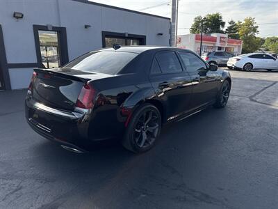 2020 Chrysler 300 Series S   - Photo 3 - Millstadt, IL 62260