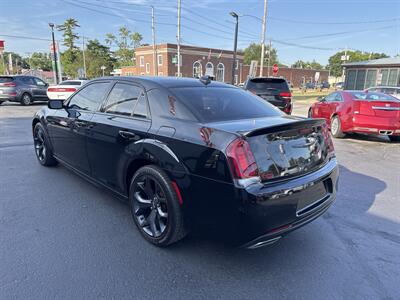 2020 Chrysler 300 Series S   - Photo 4 - Millstadt, IL 62260