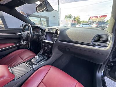 2020 Chrysler 300 Series S   - Photo 16 - Millstadt, IL 62260