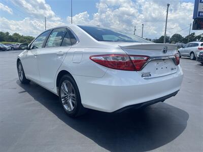 2015 Toyota Camry Hybrid LE   - Photo 6 - Cahokia, IL 62206