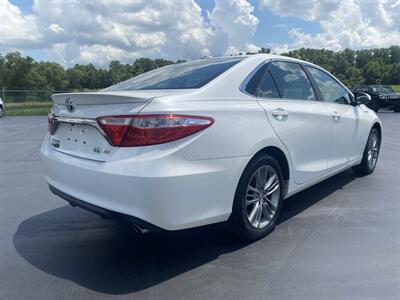 2015 Toyota Camry Hybrid LE   - Photo 8 - Cahokia, IL 62206