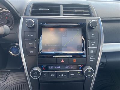 2015 Toyota Camry Hybrid LE   - Photo 15 - Cahokia, IL 62206