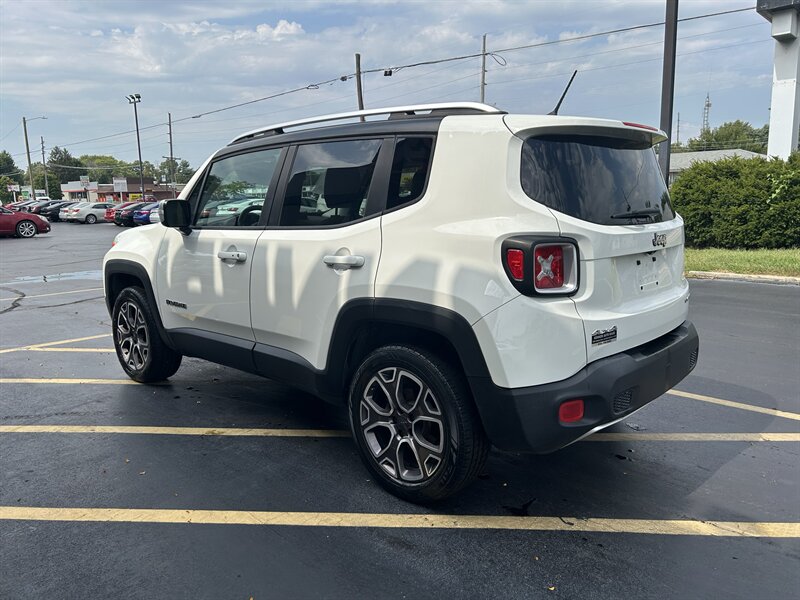 2015 Jeep Renegade Limited - Photo 5 - Fairview Heights, IL 62208