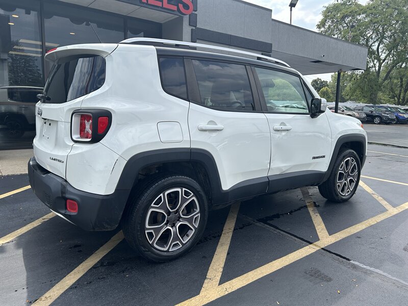 2015 Jeep Renegade Limited - Photo 4 - Fairview Heights, IL 62208