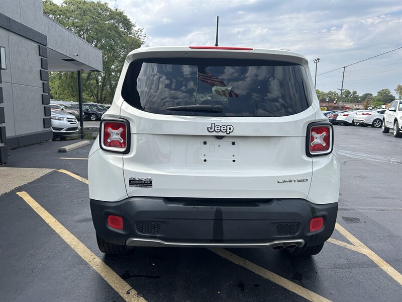 2015 Jeep Renegade Limited - Photo 7 - Fairview Heights, IL 62208