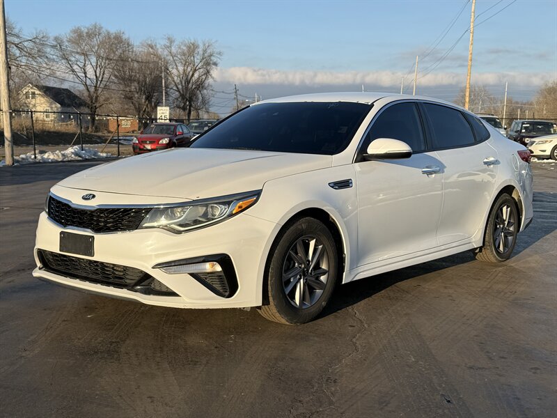 2020 Kia Optima LX   - Photo 1 - Cahokia, IL 62206