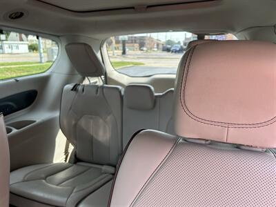 2017 Chrysler Pacifica Limited - Photo 9 - Fairview Heights, IL 62208