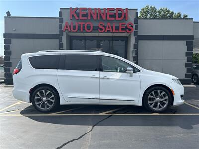 2017 Chrysler Pacifica Limited Van