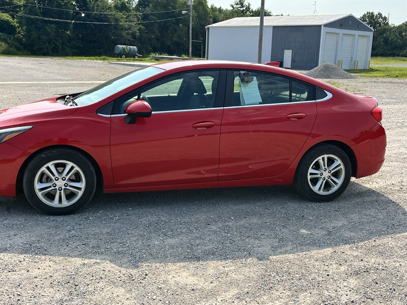 2018 Chevrolet Cruze LT Auto - Photo 2 - Cahokia, IL 62206