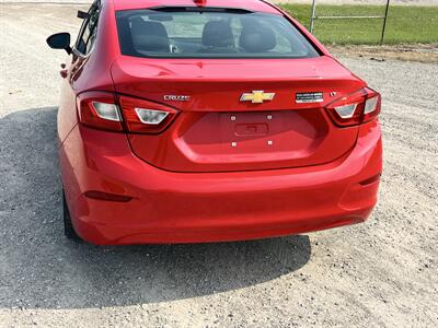 2018 Chevrolet Cruze LT Auto - Photo 4 - Cahokia, IL 62206