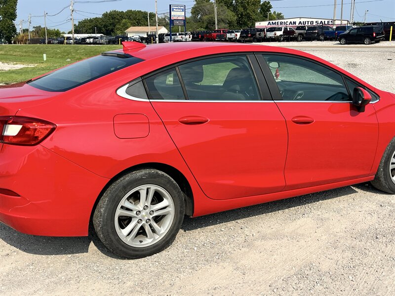 2018 Chevrolet Cruze LT Auto - Photo 3 - Cahokia, IL 62206