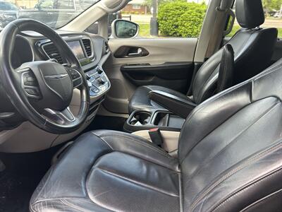 2018 Chrysler Pacifica Touring L   - Photo 8 - Fairview Heights, IL 62208