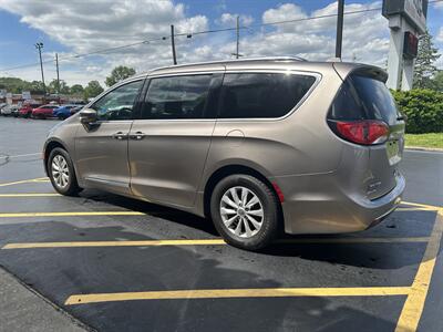 2018 Chrysler Pacifica Touring L   - Photo 5 - Fairview Heights, IL 62208