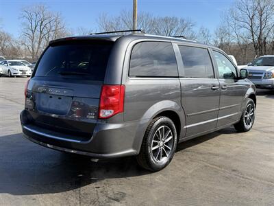 2017 Dodge Grand Caravan SXT - Photo 9 - Cahokia, IL 62206