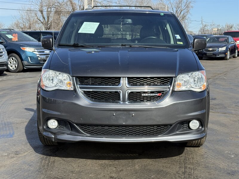 2017 Dodge Grand Caravan SXT - Photo 4 - Cahokia, IL 62206