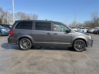 2017 Dodge Grand Caravan SXT - Photo 6 - Cahokia, IL 62206