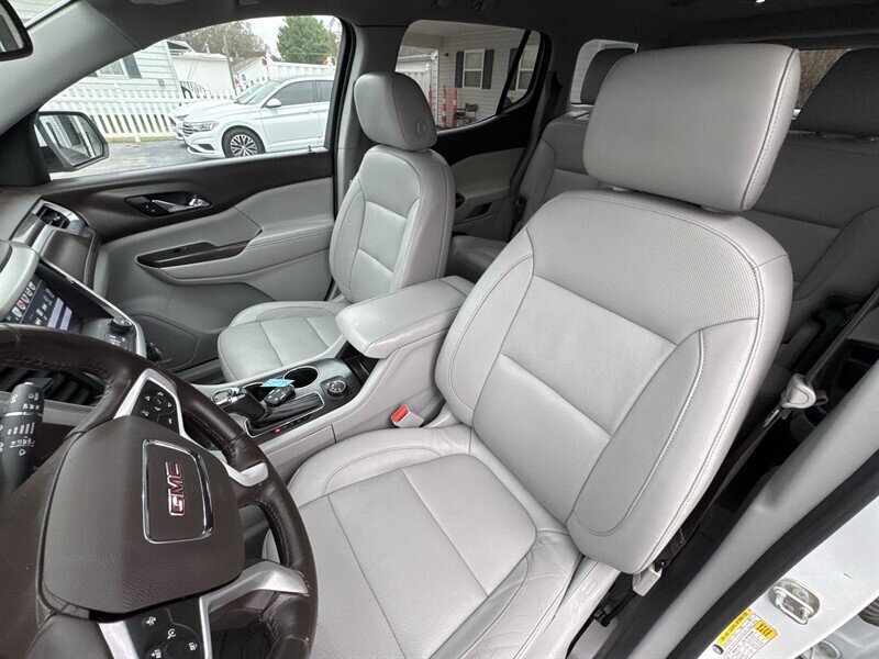 2017 GMC Acadia SLT-2 - Photo 17 - Millstadt, IL 62260